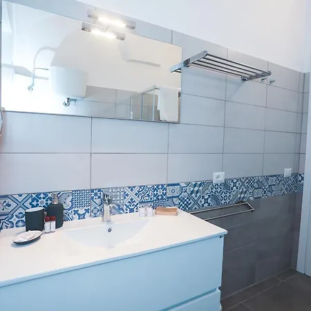 Il Viaggiatore Via Indipendenza 2 4*